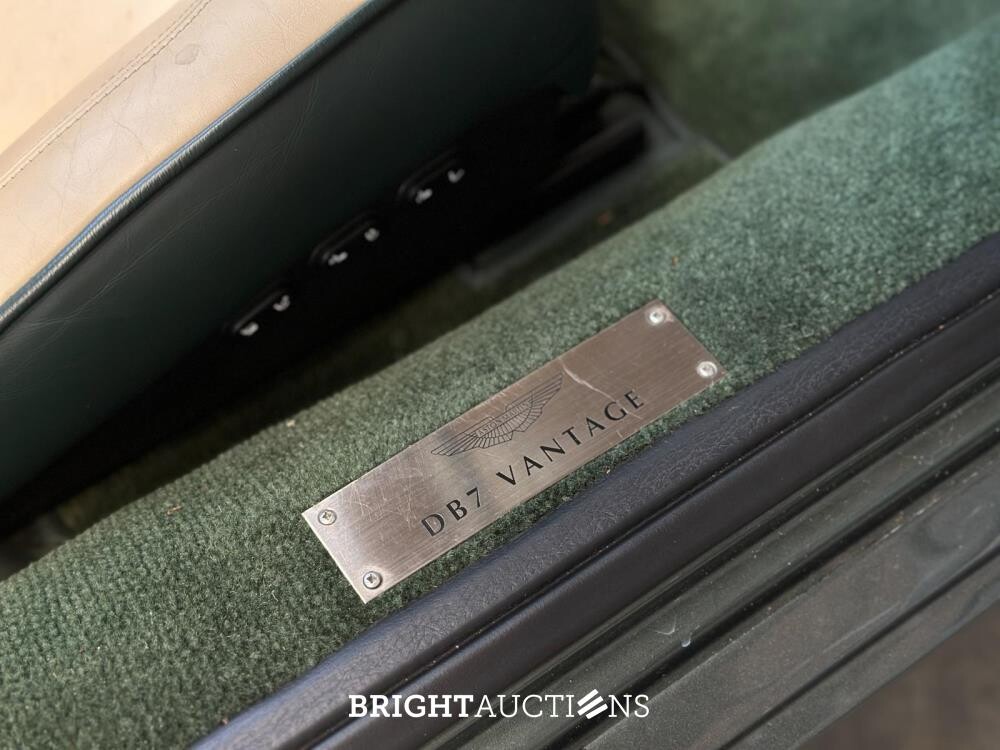Aston Martin DB7 Volante 5.9 V12 Vantage Touchtronic 420pk 2002 (Origineel-NL), 40-JB-ZG Youngtimer