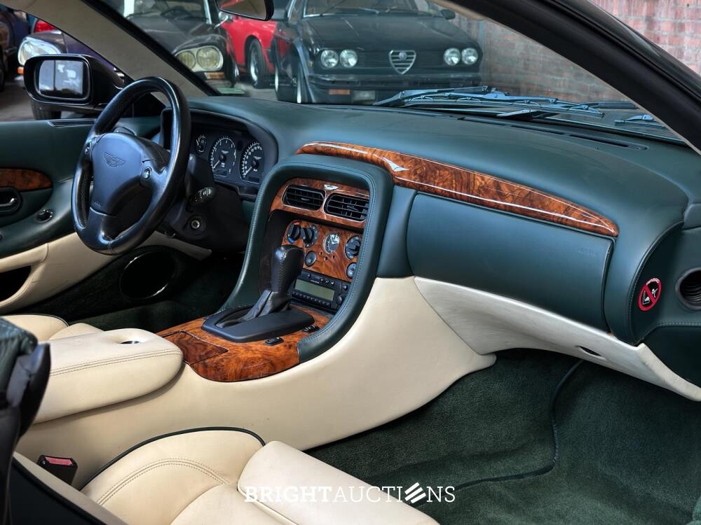 Aston Martin DB7 Volante 5.9 V12 Vantage Touchtronic 420pk 2002 (Origineel-NL), 40-JB-ZG Youngtimer