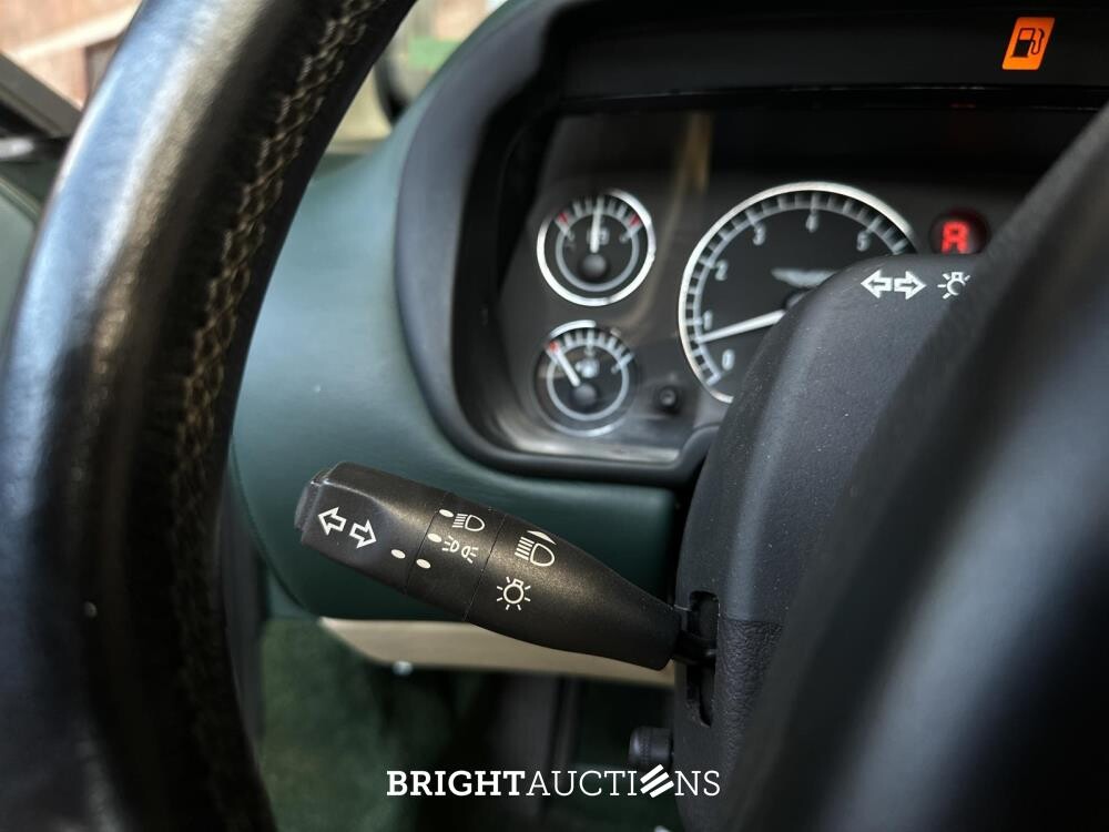 Aston Martin DB7 Volante 5.9 V12 Vantage Touchtronic 420pk 2002 (Origineel-NL), 40-JB-ZG Youngtimer