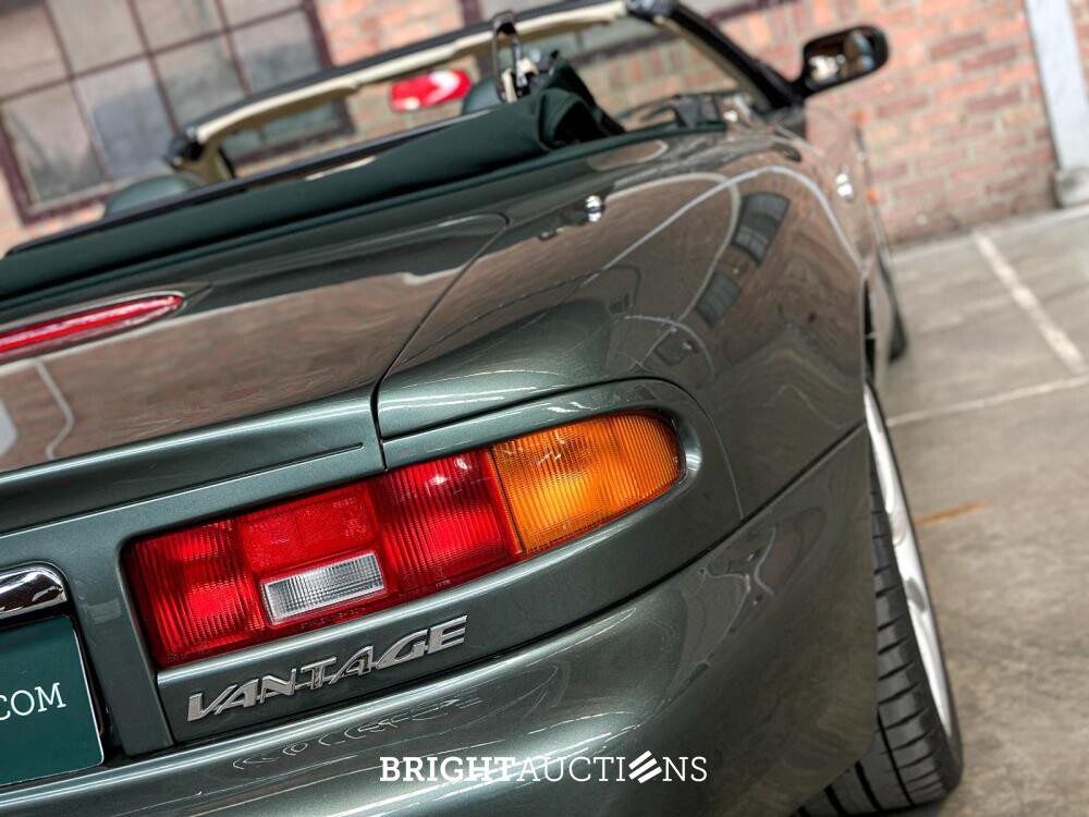 Aston Martin DB7 Volante 5.9 V12 Vantage Touchtronic 420pk 2002 (Origineel-NL), 40-JB-ZG Youngtimer