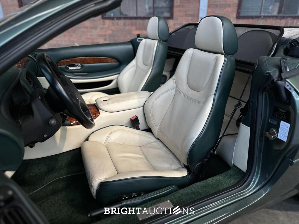 Aston Martin DB7 Volante 5.9 V12 Vantage Touchtronic 420pk 2002 (Origineel-NL), 40-JB-ZG Youngtimer