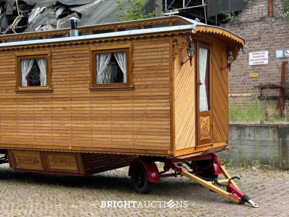 Rifra Saloon (EIGENBOUW - Pipowagen) 1953, LPL-80-D + Hanomag R442T-Brillant Tractor 42pk 1962, TDJ-78-P