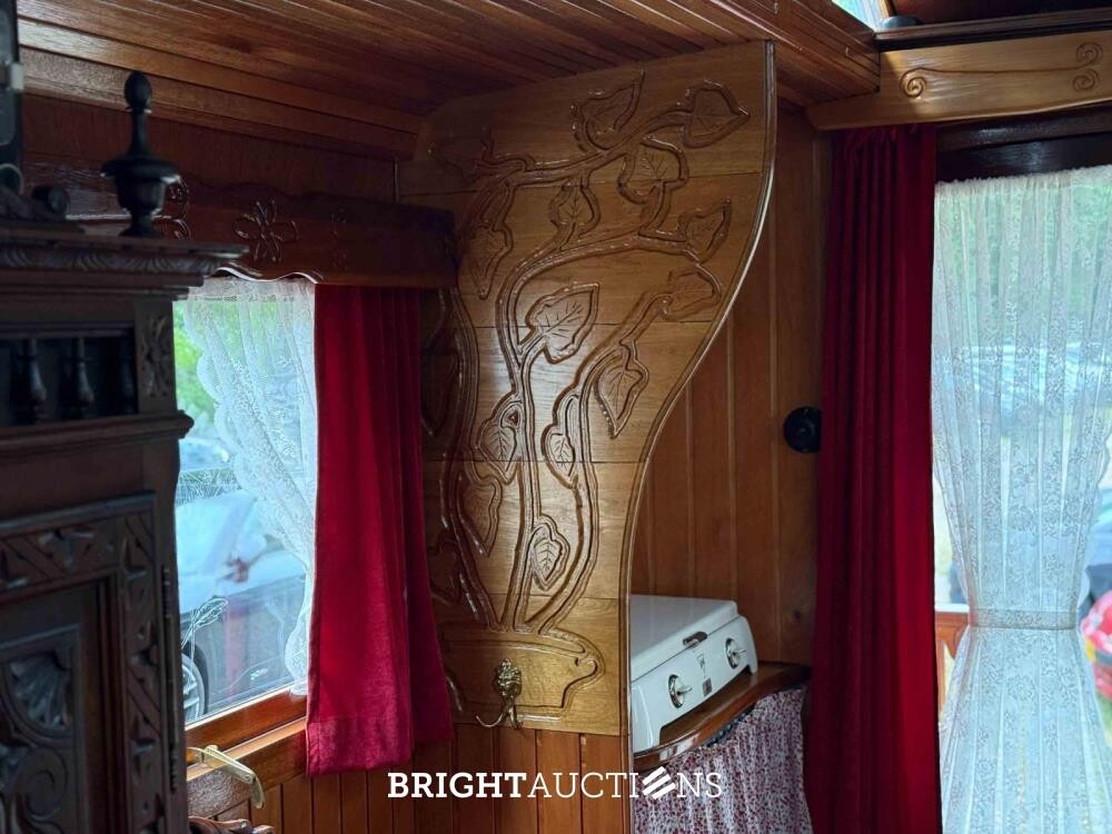 Rifra Saloon (EIGENBOUW - Pipowagen) 1953, LPL-80-D + Hanomag R442T-Brillant Tractor 42pk 1962, TDJ-78-P