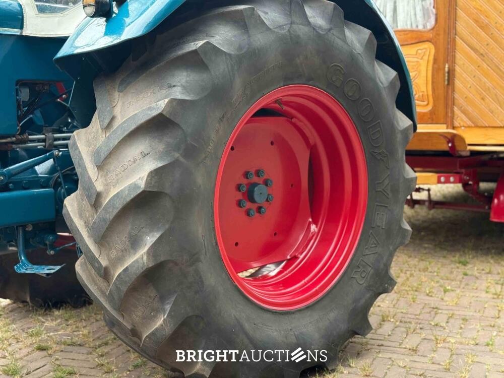 Rifra Saloon (EIGENBOUW - Pipowagen) 1953, LPL-80-D + Hanomag R442T-Brillant Tractor 42pk 1962, TDJ-78-P