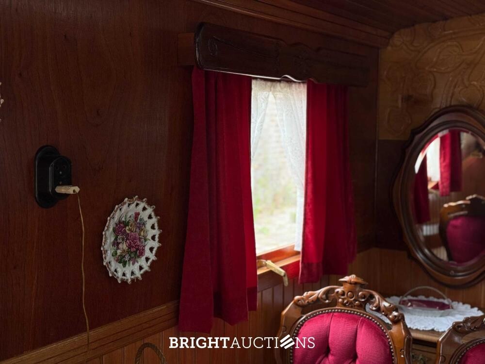 Rifra Saloon (EIGENBOUW - Pipowagen) 1953, LPL-80-D + Hanomag R442T-Brillant Tractor 42pk 1962, TDJ-78-P