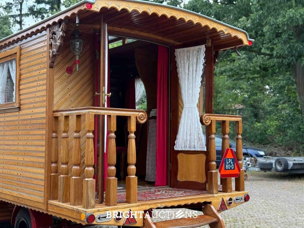 Rifra Saloon (EIGENBOUW - Pipowagen) 1953, LPL-80-D + Hanomag R442T-Brillant Tractor 42pk 1962, TDJ-78-P