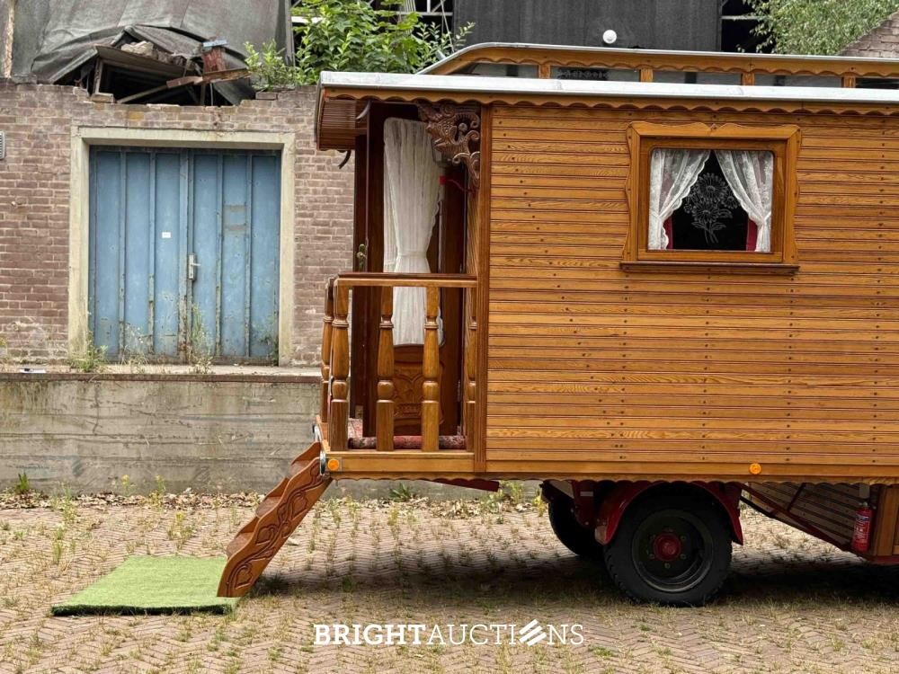 Rifra Saloon (EIGENBOUW - Pipowagen) 1953, LPL-80-D + Hanomag R442T-Brillant Tractor 42pk 1962, TDJ-78-P