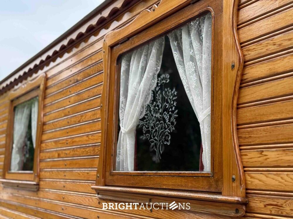 Rifra Saloon (EIGENBOUW - Pipowagen) 1953, LPL-80-D + Hanomag R442T-Brillant Tractor 42pk 1962, TDJ-78-P