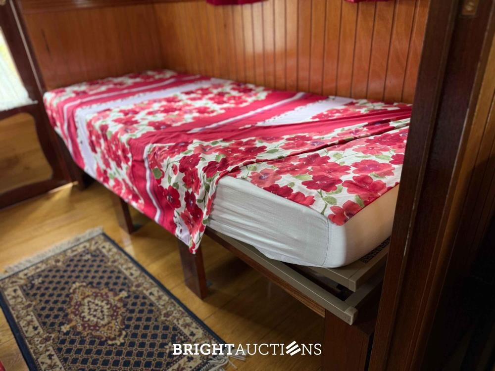 Rifra Saloon (EIGENBOUW - Pipowagen) 1953, LPL-80-D + Hanomag R442T-Brillant Tractor 42pk 1962, TDJ-78-P