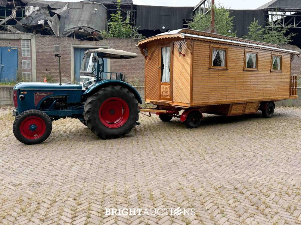 Rifra Saloon (EIGENBOUW - Pipowagen) 1953, LPL-80-D + Hanomag R442T-Brillant Tractor 42pk 1962, TDJ-78-P