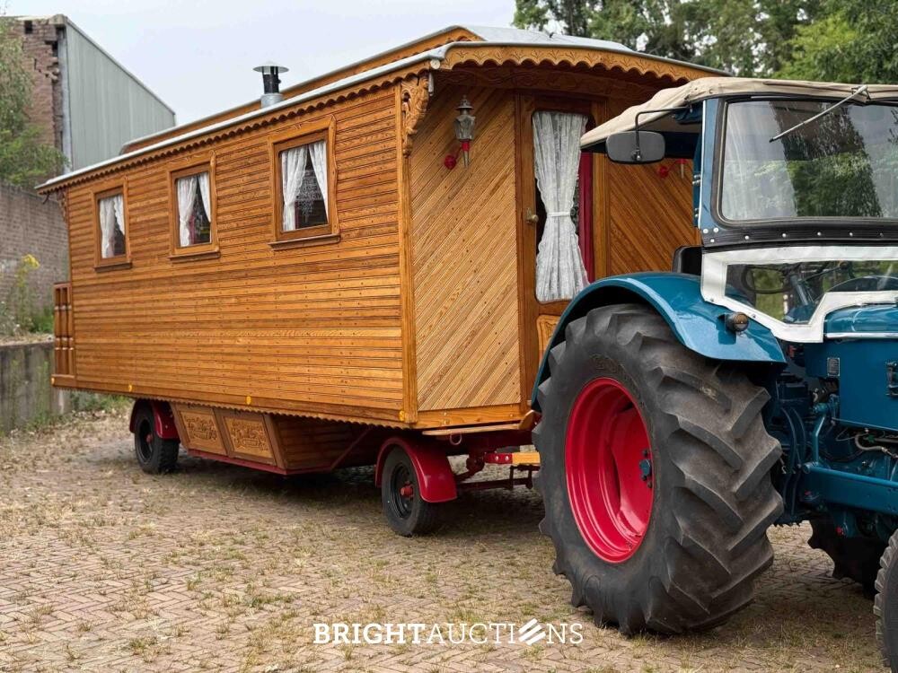 Rifra Saloon (EIGENBOUW - Pipowagen) 1953, LPL-80-D + Hanomag R442T-Brillant Tractor 42pk 1962, TDJ-78-P