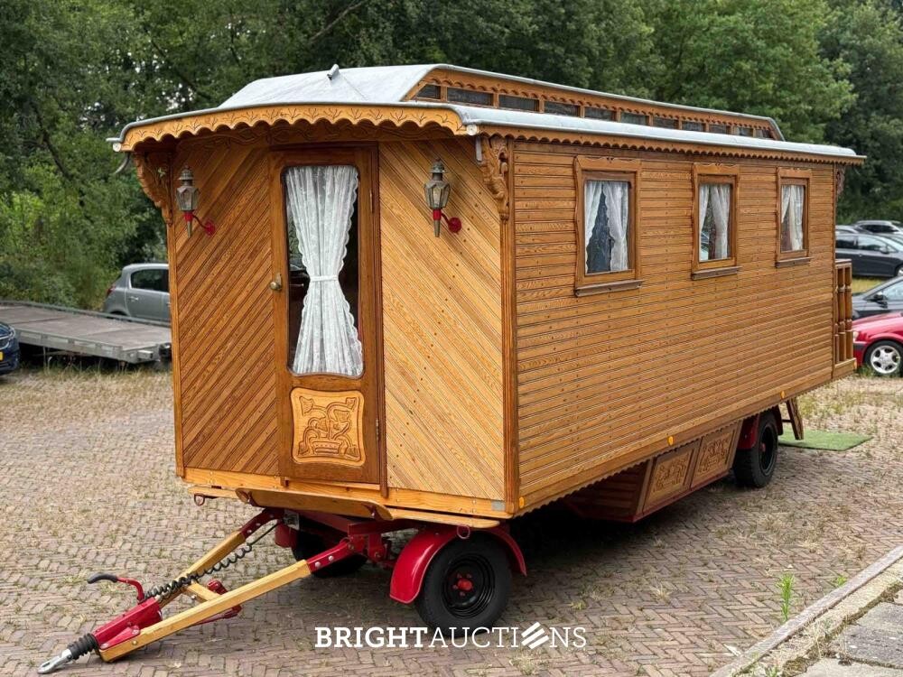 Rifra Saloon (EIGENBOUW - Pipowagen) 1953, LPL-80-D + Hanomag R442T-Brillant Tractor 42pk 1962, TDJ-78-P