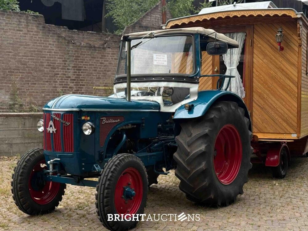 Rifra Saloon (EIGENBOUW - Pipowagen) 1953, LPL-80-D + Hanomag R442T-Brillant Tractor 42pk 1962, TDJ-78-P