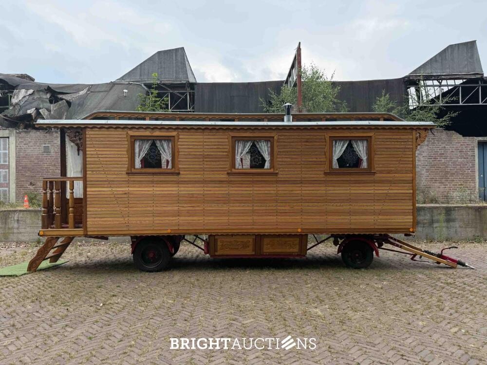 Rifra Saloon (EIGENBOUW - Pipowagen) 1953, LPL-80-D + Hanomag R442T-Brillant Tractor 42pk 1962, TDJ-78-P