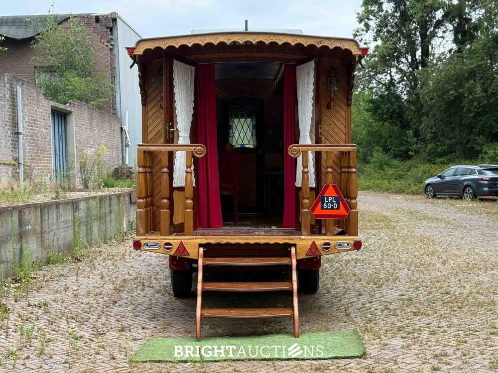 Rifra Saloon (EIGENBOUW - Pipowagen) 1953, LPL-80-D + Hanomag R442T-Brillant Tractor 42pk 1962, TDJ-78-P