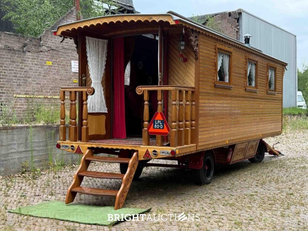 Rifra Saloon (EIGENBOUW - Pipowagen) 1953, LPL-80-D + Hanomag R442T-Brillant Tractor 42pk 1962, TDJ-78-P