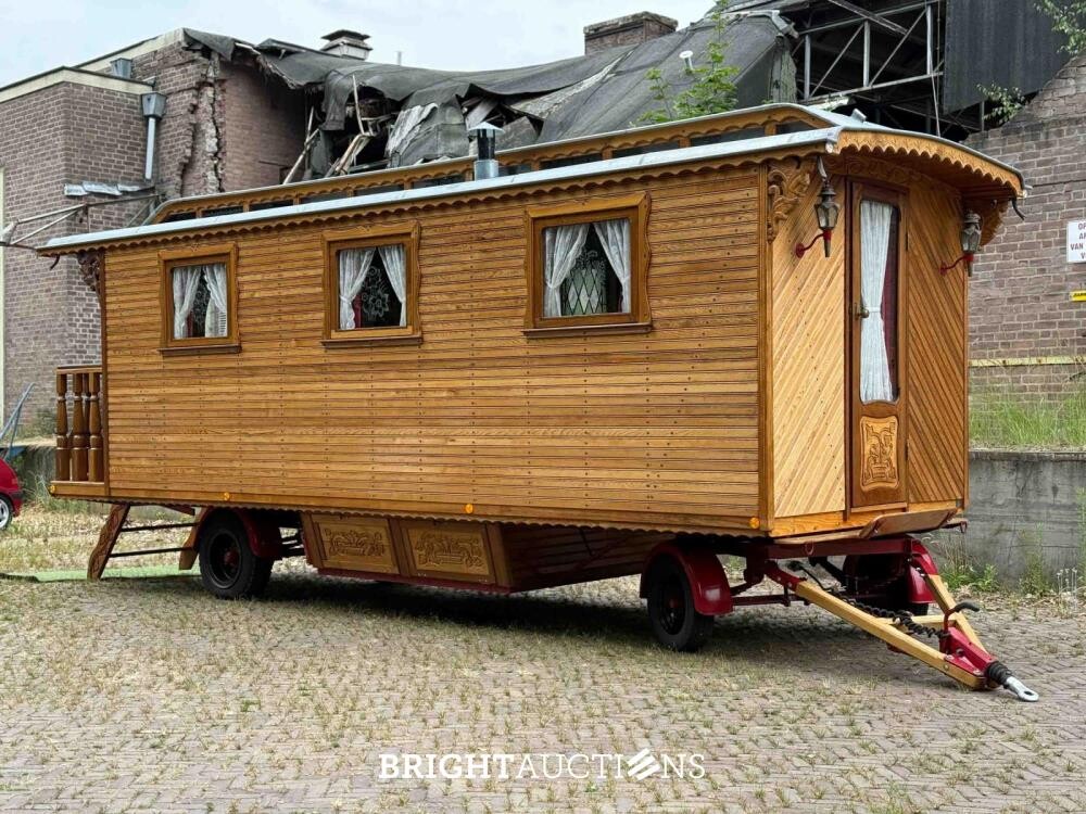 Rifra Saloon (EIGENBOUW - Pipowagen) 1953, LPL-80-D + Hanomag R442T-Brillant Tractor 42pk 1962, TDJ-78-P