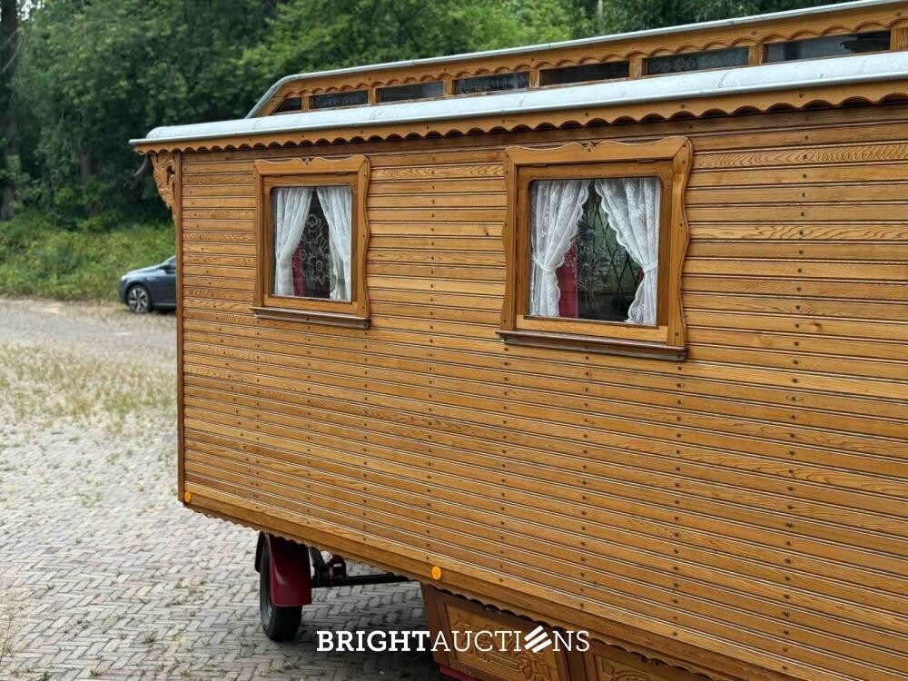 Rifra Saloon (EIGENBOUW - Pipowagen) 1953, LPL-80-D + Hanomag R442T-Brillant Tractor 42pk 1962, TDJ-78-P