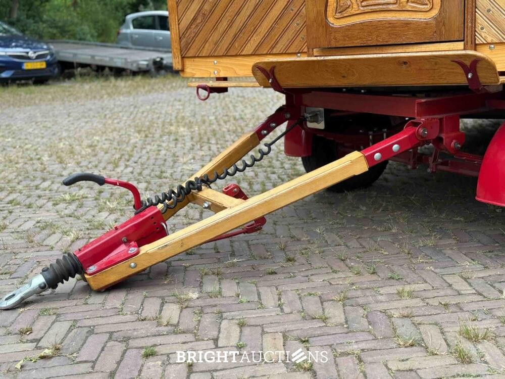 Rifra Saloon (EIGENBOUW - Pipowagen) 1953, LPL-80-D + Hanomag R442T-Brillant Tractor 42pk 1962, TDJ-78-P