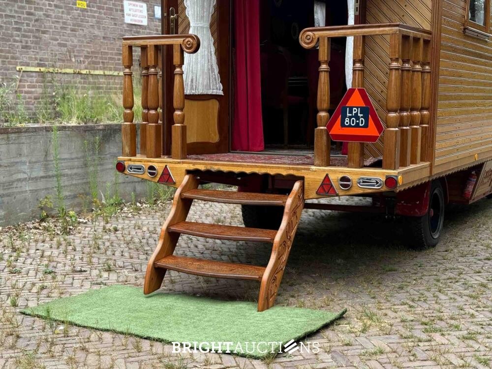 Rifra Saloon (EIGENBOUW - Pipowagen) 1953, LPL-80-D + Hanomag R442T-Brillant Tractor 42pk 1962, TDJ-78-P