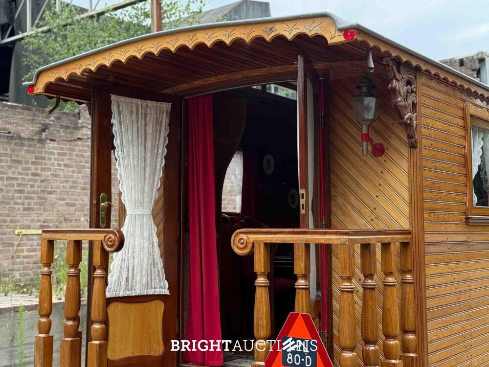 Rifra Saloon (EIGENBOUW - Pipowagen) 1953, LPL-80-D + Hanomag R442T-Brillant Tractor 42pk 1962, TDJ-78-P