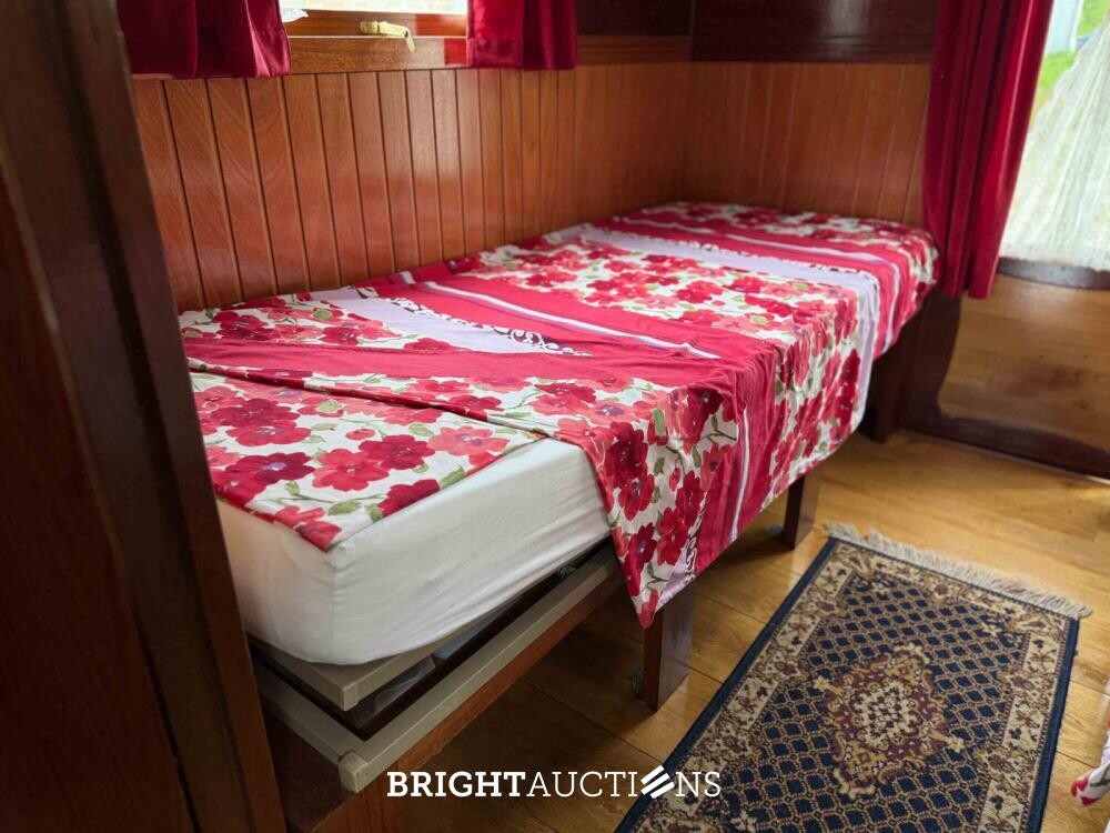 Rifra Saloon (EIGENBOUW - Pipowagen) 1953, LPL-80-D + Hanomag R442T-Brillant Tractor 42pk 1962, TDJ-78-P