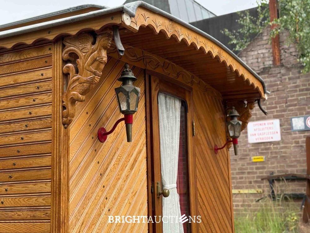 Rifra Saloon (EIGENBOUW - Pipowagen) 1953, LPL-80-D + Hanomag R442T-Brillant Tractor 42pk 1962, TDJ-78-P