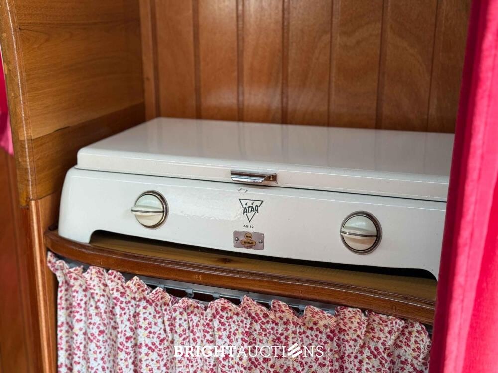 Rifra Saloon (EIGENBOUW - Pipowagen) 1953, LPL-80-D + Hanomag R442T-Brillant Tractor 42pk 1962, TDJ-78-P