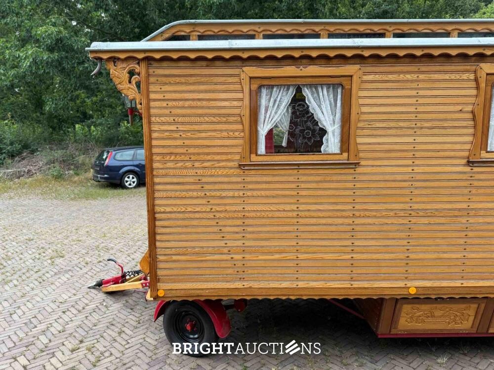 Rifra Saloon (EIGENBOUW - Pipowagen) 1953, LPL-80-D + Hanomag R442T-Brillant Tractor 42pk 1962, TDJ-78-P