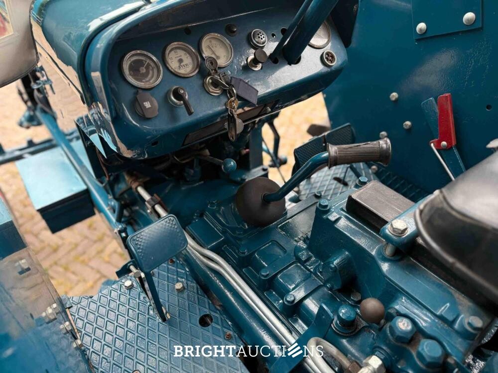 Rifra Saloon (EIGENBOUW - Pipowagen) 1953, LPL-80-D + Hanomag R442T-Brillant Tractor 42pk 1962, TDJ-78-P