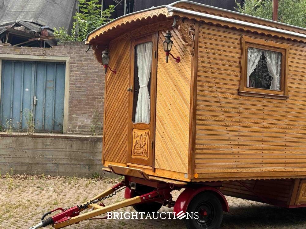 Rifra Saloon (EIGENBOUW - Pipowagen) 1953, LPL-80-D + Hanomag R442T-Brillant Tractor 42pk 1962, TDJ-78-P