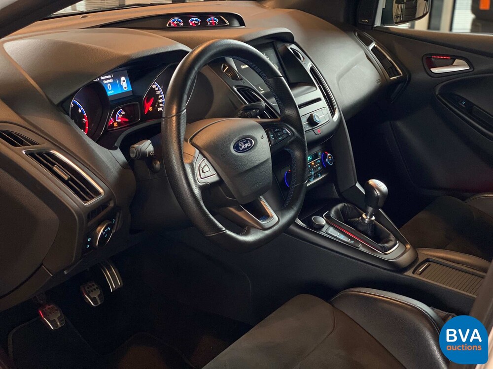 2017 Ford Focus RS 350hp.