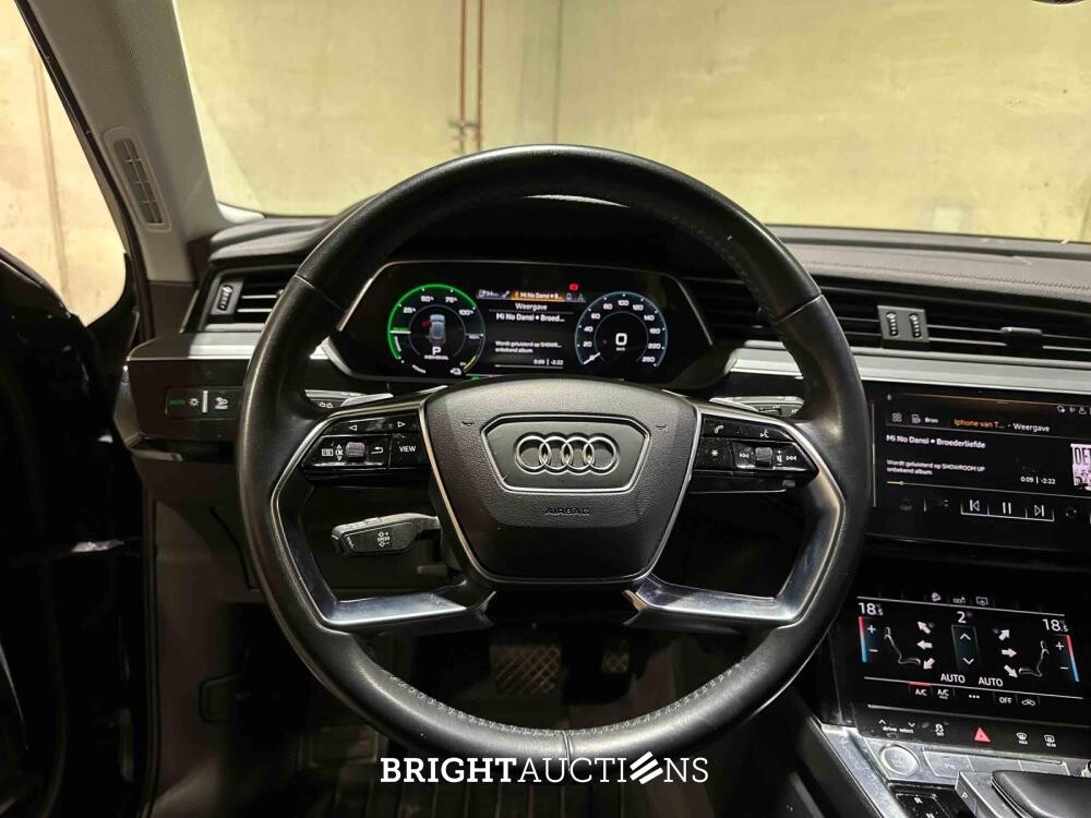 Audi e-tron 50 Quattro Business edition 71 kWh 313pk 2020 (Origineel-NL), J-427-FG