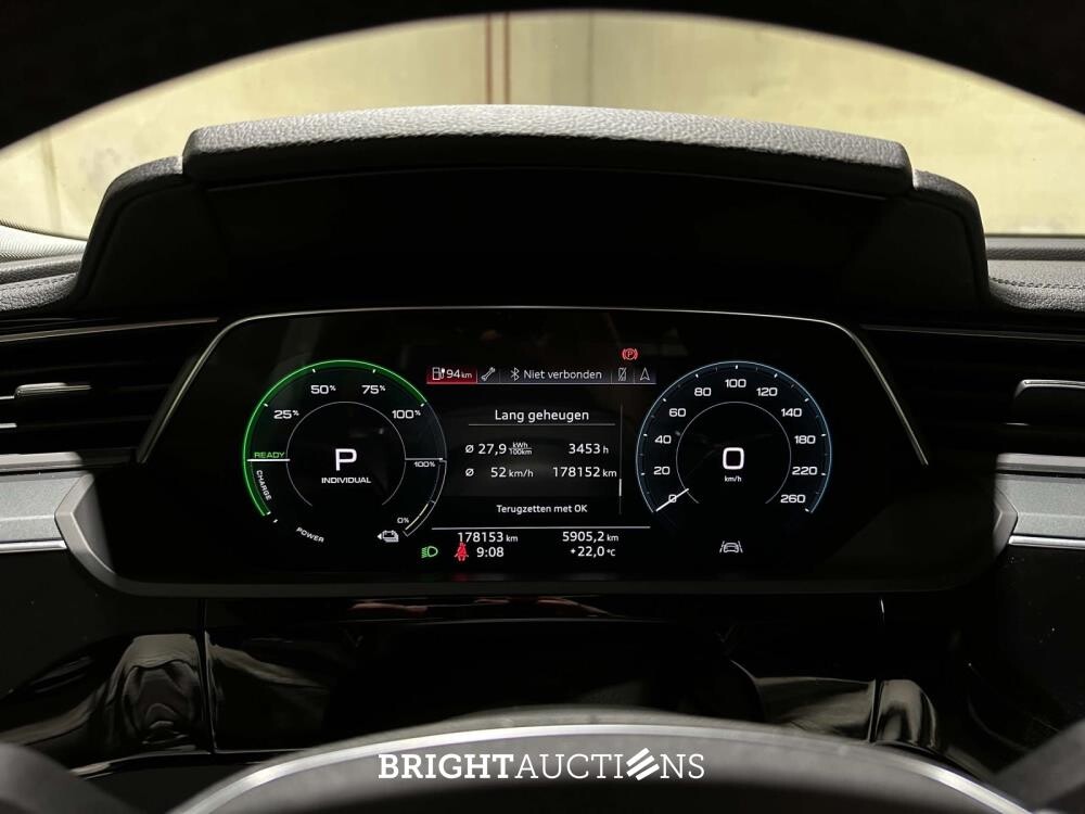 Audi e-tron 50 Quattro Business edition 71 kWh 313pk 2020 (Origineel-NL), J-427-FG