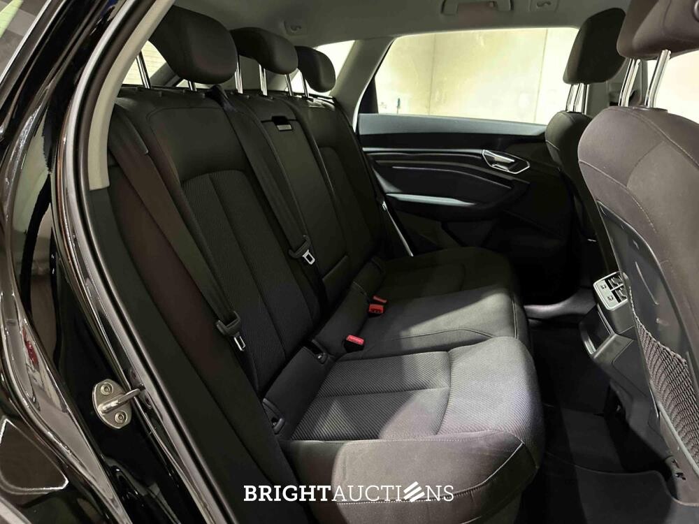 Audi e-tron 50 Quattro Business edition 71 kWh 313pk 2020 (Origineel-NL), J-427-FG