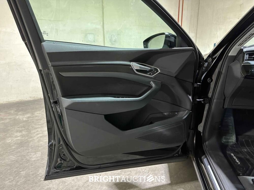 Audi e-tron 50 Quattro Business edition 71 kWh 313pk 2020 (Origineel-NL), J-427-FG