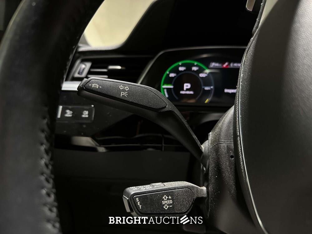 Audi e-tron 50 Quattro Business edition 71 kWh 313pk 2020 (Origineel-NL), J-427-FG