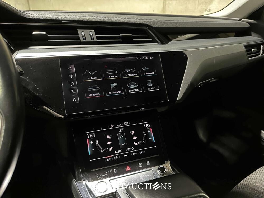 Audi e-tron 50 Quattro Business edition 71 kWh 313pk 2020 (Origineel-NL), J-427-FG