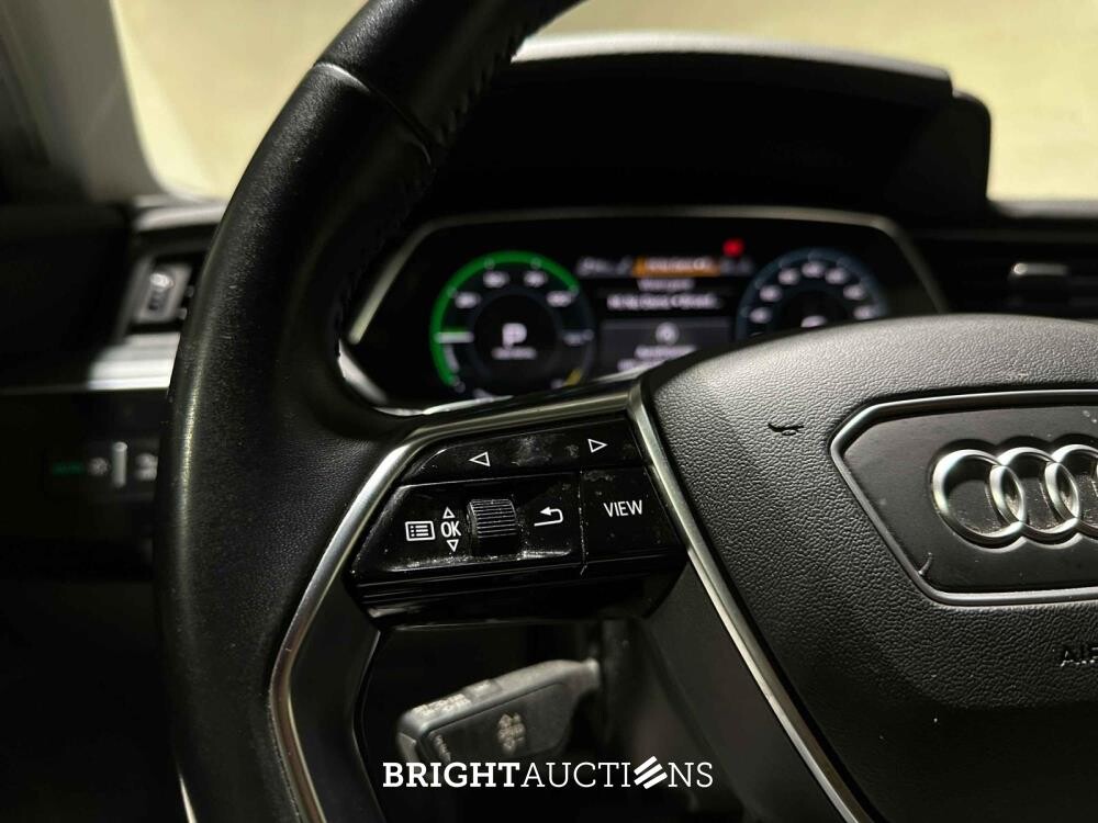 Audi e-tron 50 Quattro Business edition 71 kWh 313pk 2020 (Origineel-NL), J-427-FG