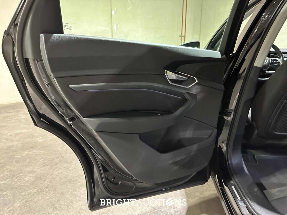 Audi e-tron 50 Quattro Business edition 71 kWh 313pk 2020 (Origineel-NL), J-427-FG