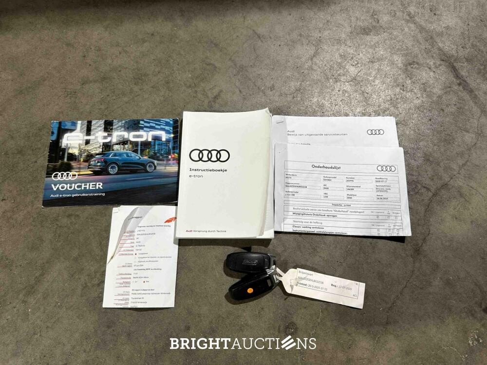 Audi e-tron 50 Quattro Business edition 71 kWh 313pk 2020 (Origineel-NL), J-427-FG