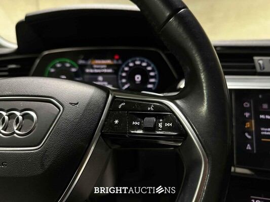 Audi e-tron 50 Quattro Business edition 71 kWh 313pk 2020 (Origineel-NL), J-427-FG