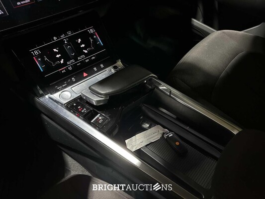 Audi e-tron 50 Quattro Business edition 71 kWh 313pk 2020 (Origineel-NL), J-427-FG