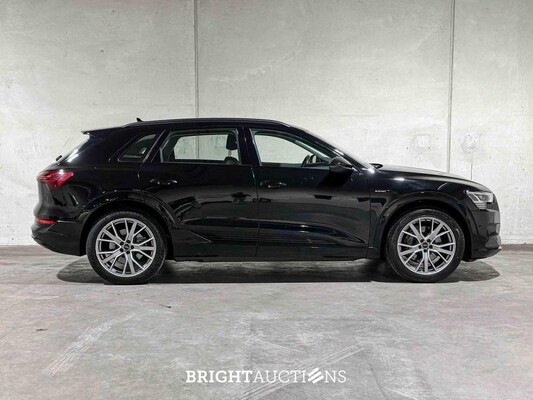 Audi e-tron 50 Quattro Business edition 71 kWh 313pk 2020 (Origineel-NL), J-427-FG