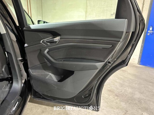 Audi e-tron 50 Quattro Business edition 71 kWh 313pk 2020 (Origineel-NL), J-427-FG