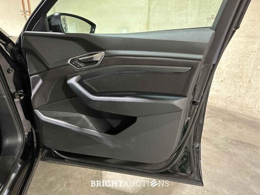 Audi e-tron 50 Quattro Business edition 71 kWh 313pk 2020 (Origineel-NL), J-427-FG
