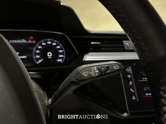 Audi e-tron 50 Quattro Business edition 71 kWh 313pk 2020 (Origineel-NL), J-427-FG