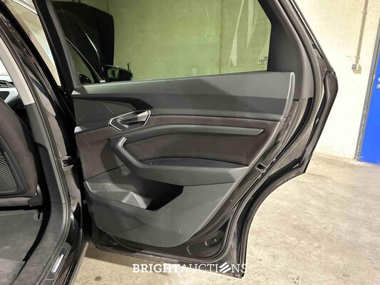 Audi e-tron 50 Quattro Launch Edition 71 kWh 313pk 2020 (Origineel-NL), J-928-KG