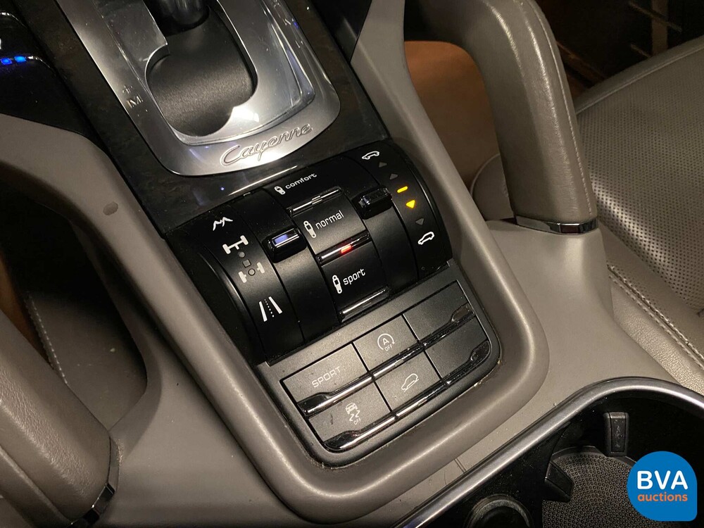 Porsche Cayenne 4.8 Turbo Sportchrono 500pk 2010, JT-994-P