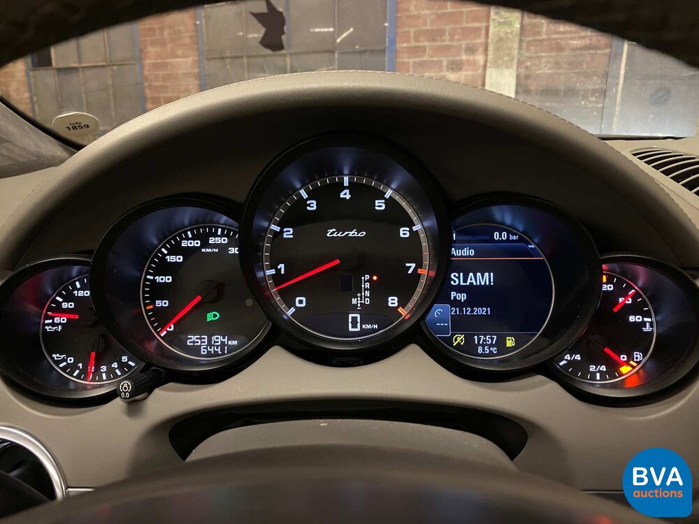 Porsche Cayenne 4.8 Turbo Sportchrono 500pk 2010, JT-994-P